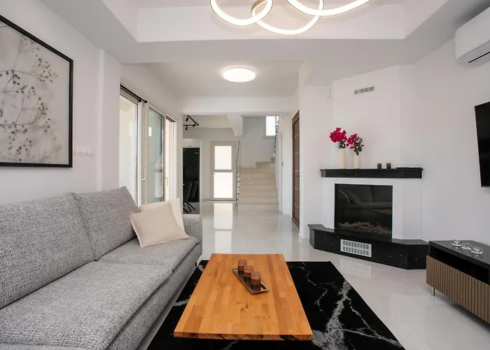 Villa Mycyprusstay - Jo's Sunny Seaview