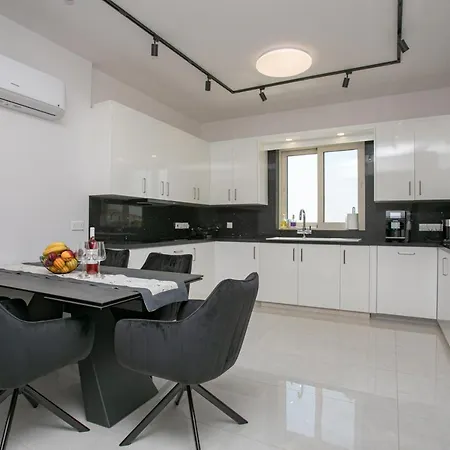 Villa Mycyprusstay - Jo's Sunny Seaview