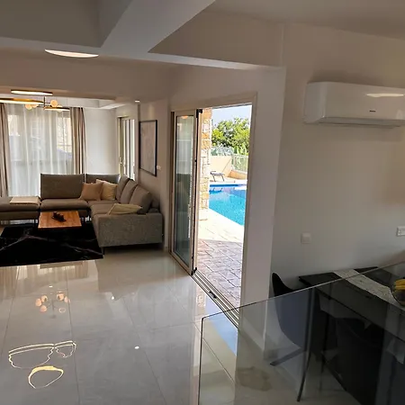 Villa Mycyprusstay - Jo's Sunny Seaview