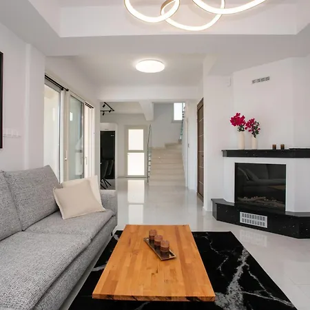 Villa Mycyprusstay - Jo's Sunny Seaview