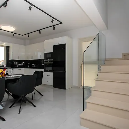 Mycyprusstay - Jo's Sunny Seaview Villa