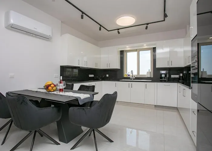 Villa Mycyprusstay - Jo's Sunny Seaview