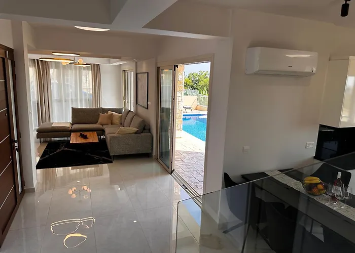 Villa Mycyprusstay - Jo's Sunny Seaview