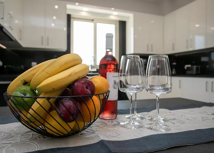 Mycyprusstay - Jo's Sunny Seaview Villa Kissonerga