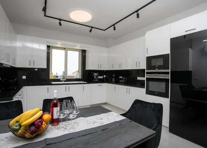 Mycyprusstay - Jo's Sunny Seaview *