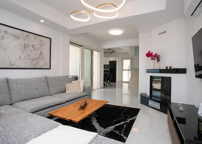 Mycyprusstay - Jo's Sunny Seaview Villa *