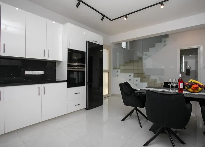 Mycyprusstay - Jo's Sunny Seaview Kissonerga